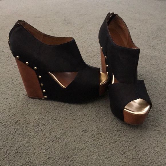 Chinese Laundry Shoes - “Jam Session” Chinese Laundry Gold/Black Wedges